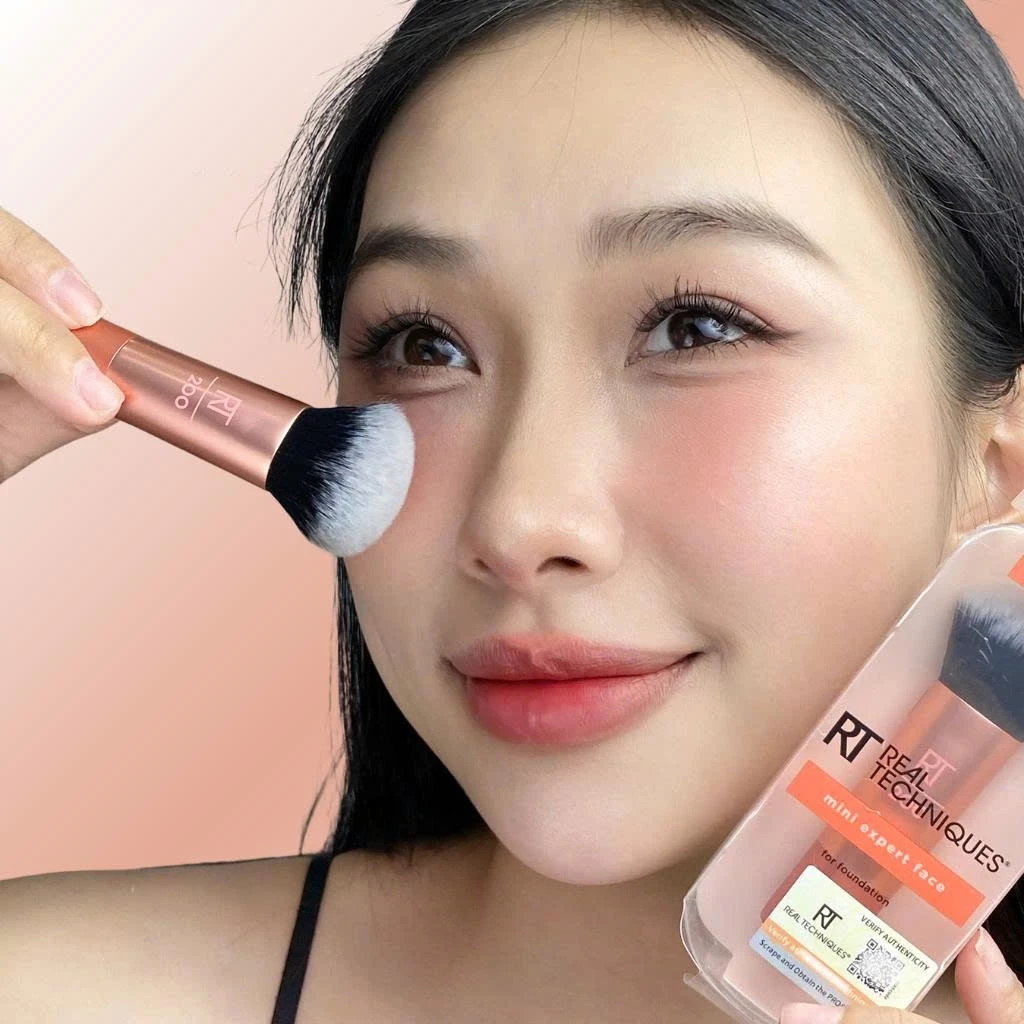  Cọ Tán Nền Mini RT Real Techniques Mini Expert Face Brush 01700